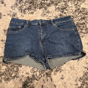 Nevada Women’s Low Rise Denim Shorts | Size 12 | Medium Wash